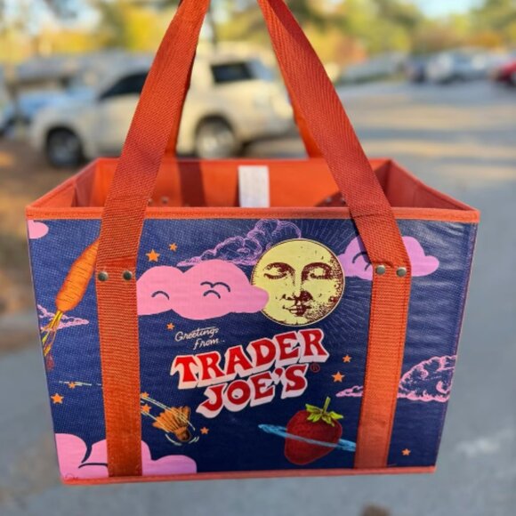 Trader Joe’s new Stand-Up Collapsible Grocery Tote - Picture 1 of 3